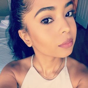 Meet your Posher, Ambar